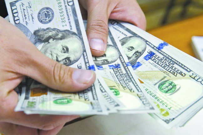 Desde este lunes, los que no compraron dólar ahorro en septiembre podrían hacerlo, si cumplen los nuevos requisitos.