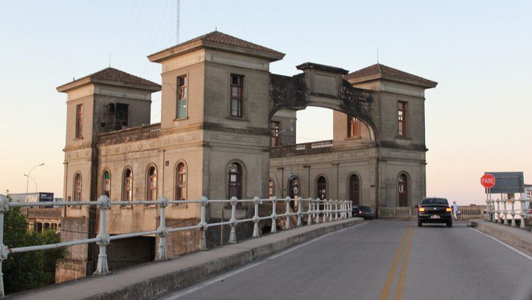 Paso fronterizo entre Uruguay y Brasil.