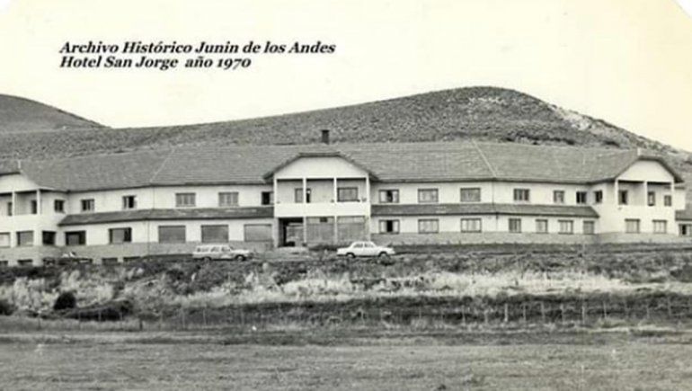 Hotel San Jorge, imagen tomada en 1970 (Archivo Histórico de Junín de los Andes).