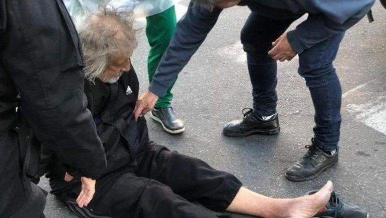 Carlovich al momento de ser asaltado en Rosario. 