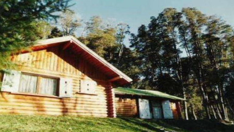 Así era la cabaña del predio de Gas del Estado antes de ser incendiada. Hace un tiempo, ex agentes de la empresa estatal quisieron recuperarlo. Luego, el complejo fue incluido en el proyecto de la Escuela de Guardaparques