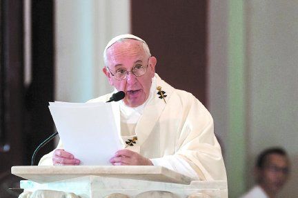 Desde El Vaticano, el Papa envió un mensaje para los peregrinos de la virgen en Centenario.