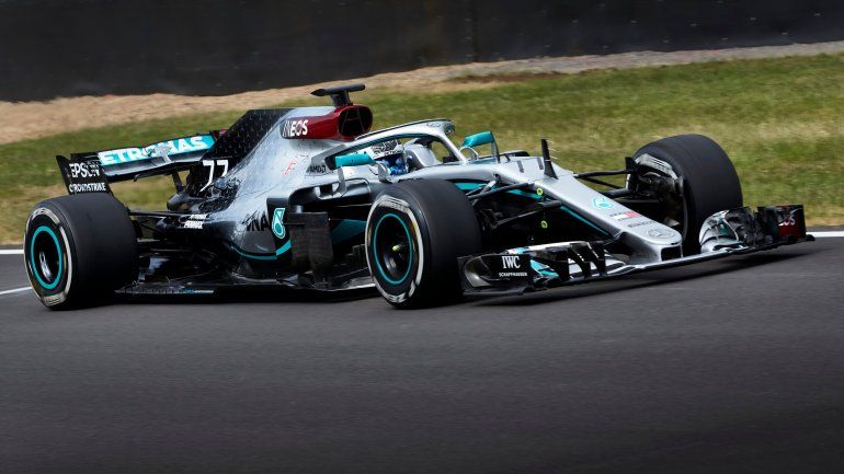 Valtteri Bottas lleva adelante el primer día de pruebas del equipo Mercedes de Fórmula 1 en el circuito de Silverstone