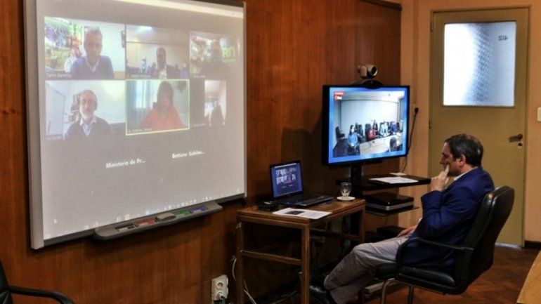 Autoridades del INV y funcionarios provinciales de Rio Negro vía teleconferencia cierran el acuerdo.