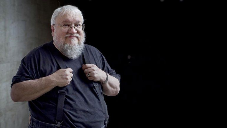 George R. R. Martin, autor de Game Of Thrones, todavía debe vólumenes de la saga para completar la historia. 