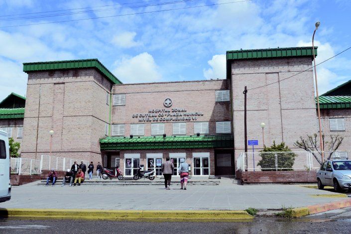 El adolescente fue trasladado al hospital de Cutral Co para su atención.