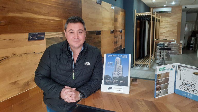 Cristian representante de la firma Patagonia Flooring