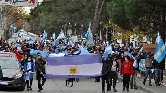 Neuquén, como en el país, tuvo su Banderazo 9J | protesta, Neuquén, Banderazo