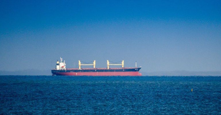 Varado desde hace 5 años frente a las costas de Yemen