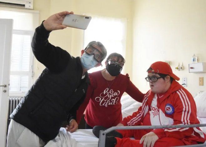 Alex, un gran fan de Argentinos Juniors, le gana al COVID-19