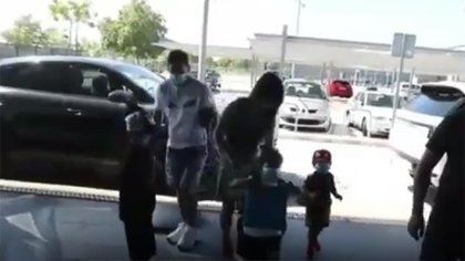 Messi partió a Ibiza junto a su familia y la de Luis Suárez