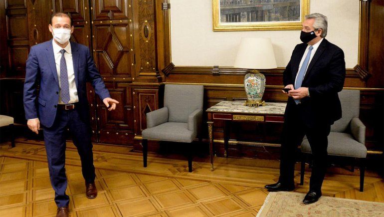 El gobernador Omar Gutiérrez y el Presidente en Casa Rosada.