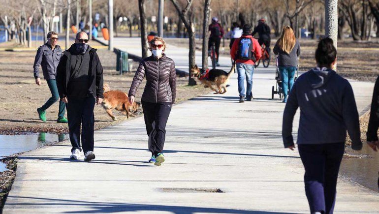 Desde este domingo, en Neuquén capital se habitan las salidas recreativas para todas las edades. Los mayores de 60 lo harán de 9 a 13, mientras que el resto desde las 13 y hasta las 20.