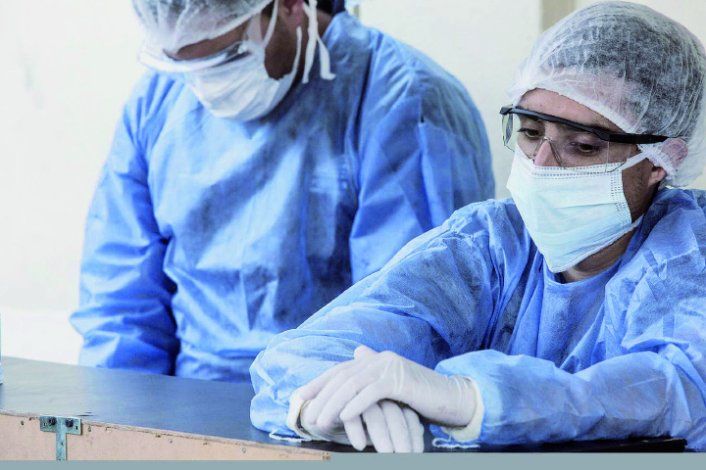 Ayer hubo 5376 nuevos contagios y se produjeron 52 muertes por el virus.