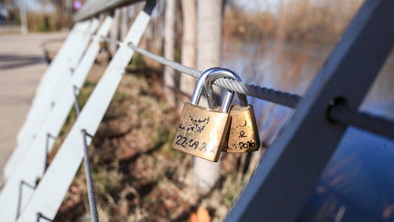 Neuquén tiene sus senderos de candados del amor
