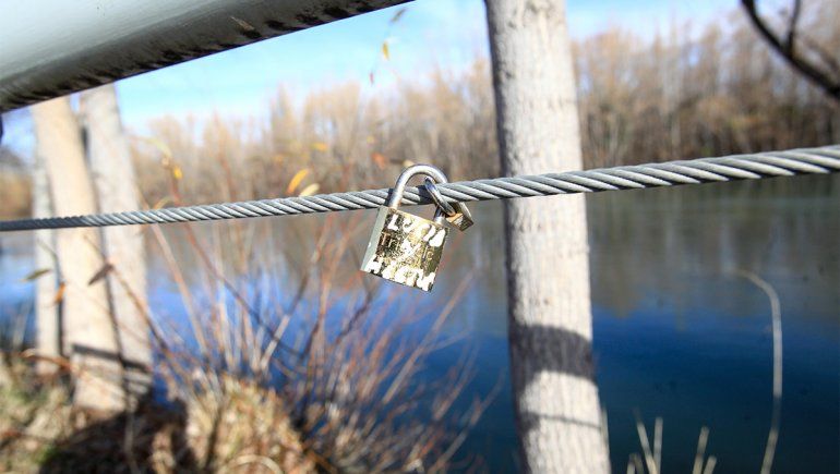 Neuquén tiene sus senderos de candados del amor