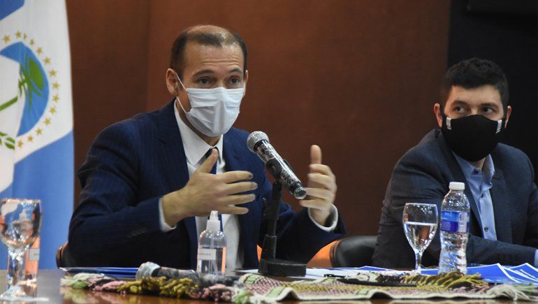 Gutiérrez anunció este domingo nuevas medidas de flexibilización pero adhirió a la prohibición de las reuniones sociales dipuesta por Alberto Fernández.