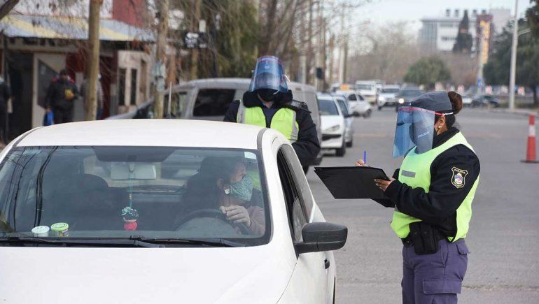 Inspectores municipales realizan controles y multas en toda la ciudad.