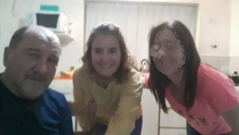 Fabián Lucini (acusado del femicidio) junto a María Marta y Juliana durante una de las tantas reuniones que compartieron.