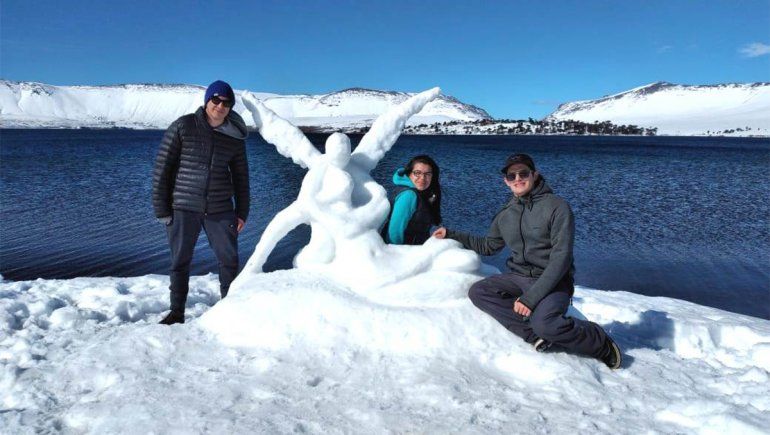 Caviahue: una obra de arte italiana en una escultura de nieve