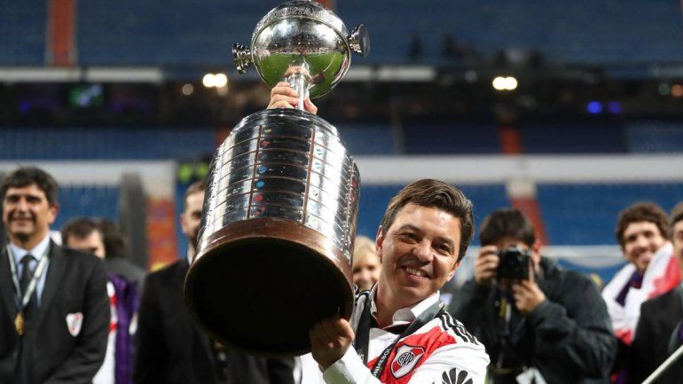 El DT campeón en Europa con el Sevilla llenó de elogios a Gallardo.