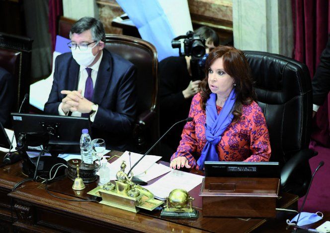 Anoche, el Senado, que es presidido por Cristina, aprobó rechazar los traslados de los jueces.