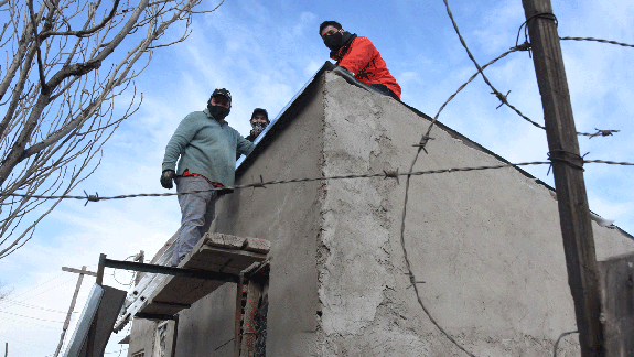 Alumna del Oeste tiene su casa remodelada por docentes