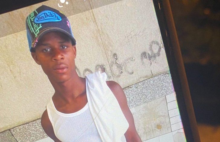 Estados Unidos: el video muestra el momento exacto en el que uno de los policías le dispara al joven armado.