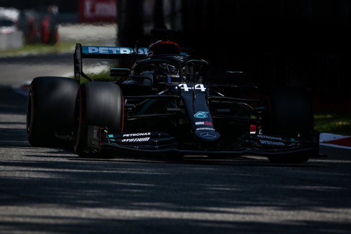 Lewis Hamilton bajó en 232 milésimas el récord que tenía Kimi Räikkönen desde 2018 y se quedó con la vuelta más rápida en la historia de la Fórmula 1 en el circuito de Monza, Italia.