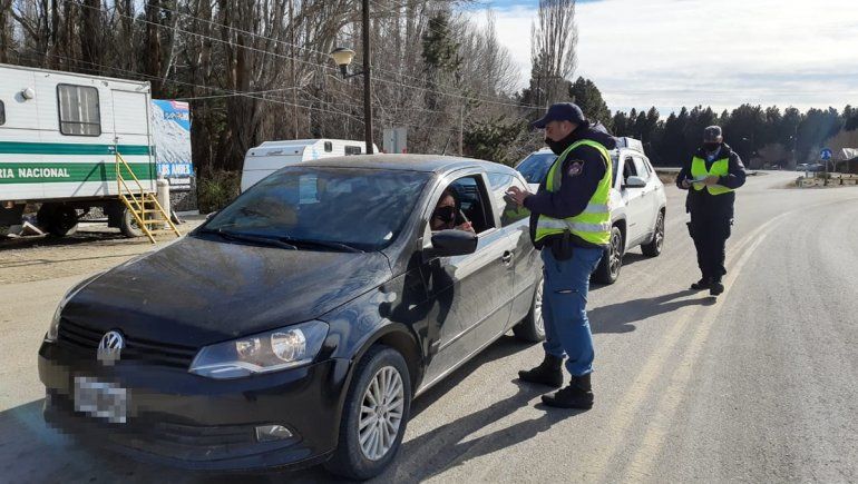 Los controles sobre la Ruta 40 se intensificaron a partir de los nuevos positivos en Junín de los Andes