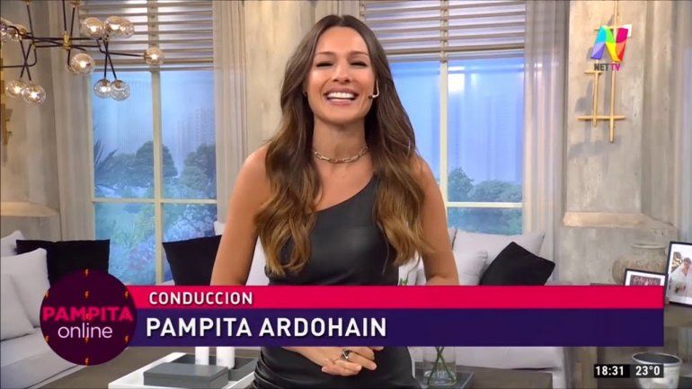 Pampita contó en su programa cómo sorprendió a su esposo en El día de los Enamorados.