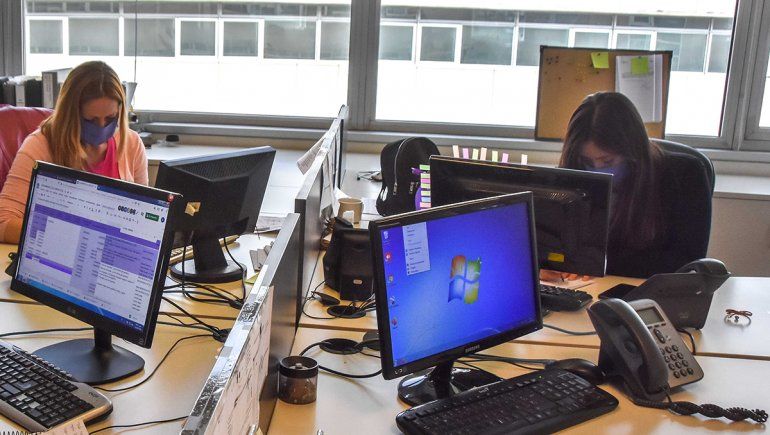 Voluntarios siguen a 900 contactos estrechos de positivos