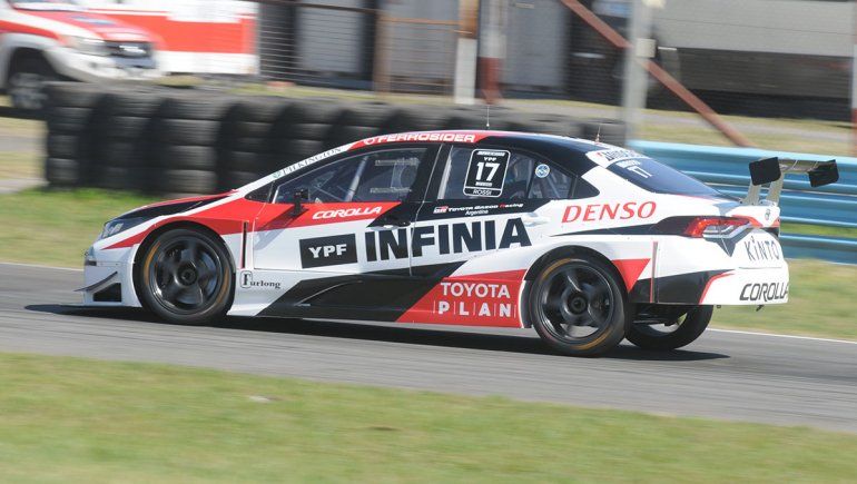 Matías Rossi y el Corolla del Toyota Gazoo Racing se quedaron con la clasificación del Súper TC2000 en el autódromo de Buenos Aires.