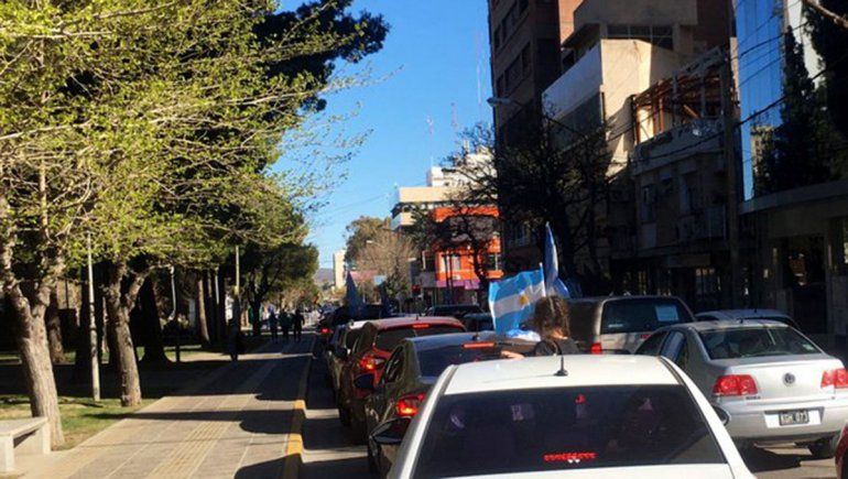 La movilización partió desde la Plaza de la Bandera y recorrió toda la ciudad de Neuquén. Foto: Twitter: @CRambeaud