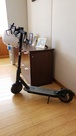 El monopatín en la oficina de la Legislatura.