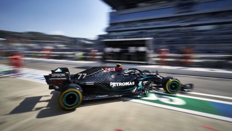 Valtteri Bottas y su Mercedes fueron los más rápidos del primer día de actividad en el circuito de Sochi, escenario del Gran Premio de Rusia de Fórmula 1.