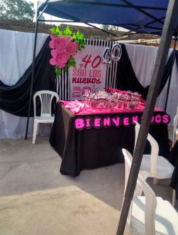 La Policía cayó en la casa cuando se festejaba el cumpleaños de 40 de la dueña de la vivienda.