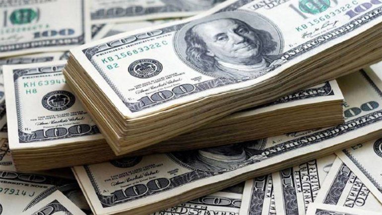 Los bancos nuevamente esta semana para vender dólares de ahorro, pero con un flujo.  ¿Se avecina una devaluación importante?