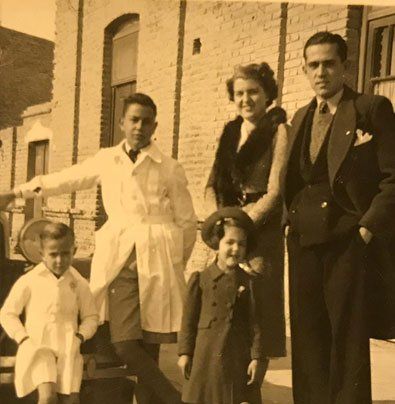 Antonio Álvarez y su familia.