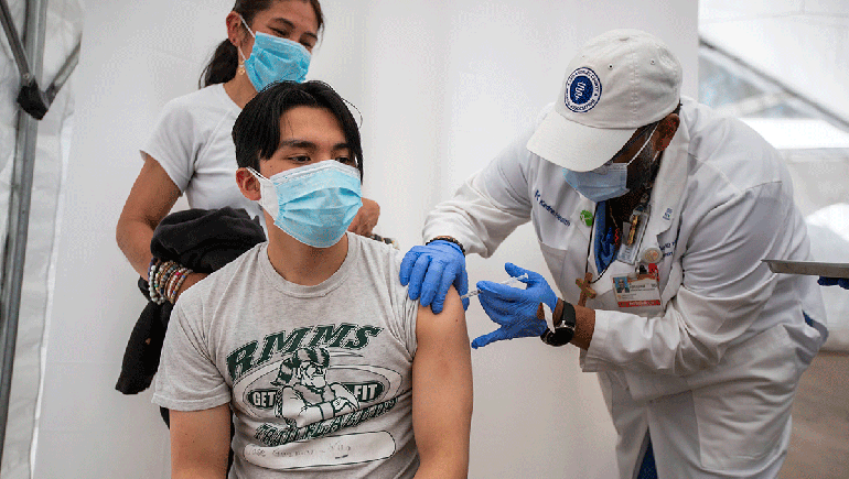 El 50% de los adultos estadounidense están vacunados totalmente