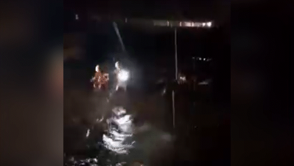 Quedó varado en el río por evadir un corte de ruta en Junín de los Andes