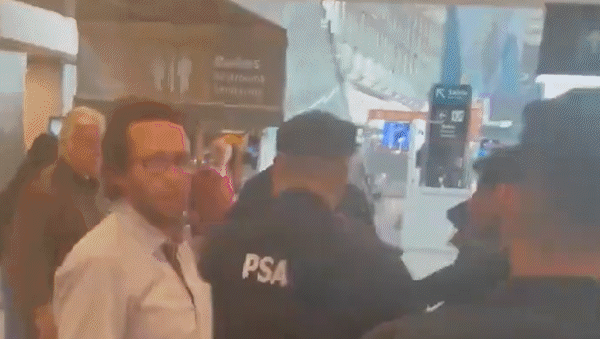 Juan Grabois en una de las tantas escenas donde lo exponen al extremo. Dice que hoy la moderación no conduce a nada y puso el ejemplo de su enemigo: Javier Milei. Juan Grabois en una de las tantas escenas donde lo exponen al extremo. Dice que hoy la moderación no conduce a nada y puso el ejemplo de su enemigo: Javier Milei.