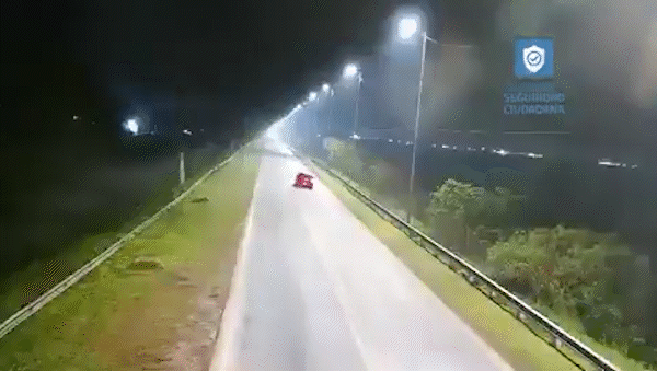 viaje en uber termino en panico: una joven se arrojo del auto por temor al conductor