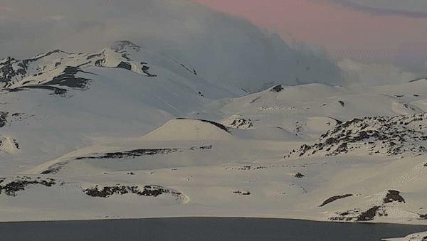 alerta amarilla en un volcan chileno ubicado en el limite con neuquen