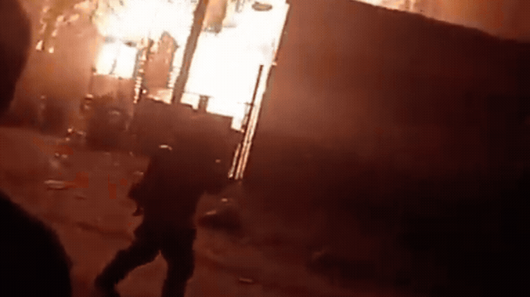 El fuego arrasó con la casa de Bariloche. Fallecieron dos personas.
