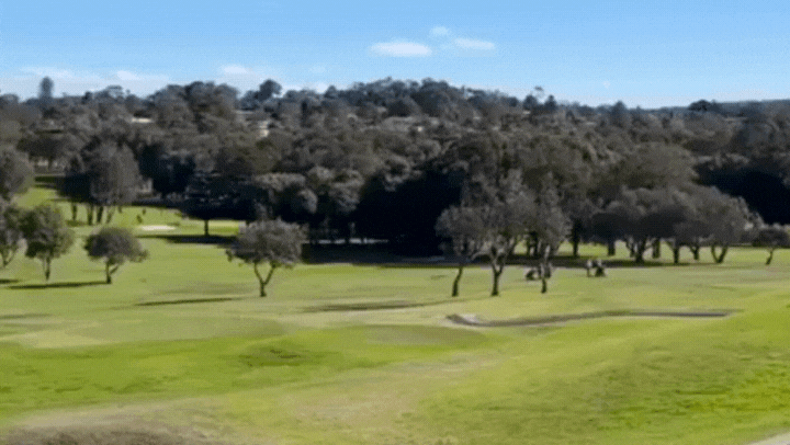 dramatico aterrizaje de emergencia de una avioneta en medio de un campo de golf