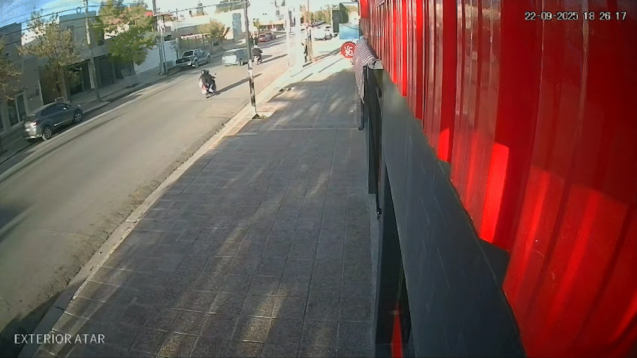 Liberaron a la conductora que atropelló a una pareja de motociclistas y los dejó abandonados | LM Neuquen Liberaron a la conductora que atropelló a una pareja de motociclistas y los dejó abandonados