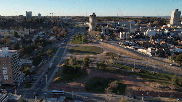 comenzo la obra del estacionamiento subterraneo en la rotonda de pirkas: detalles del puente elevado sobre neuquen