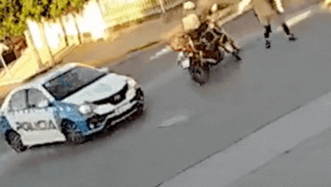 policias sorprendieron a dos ladrones cuando huian con una moto robada policias sorprendieron a dos ladrones cuando huian con una moto robada