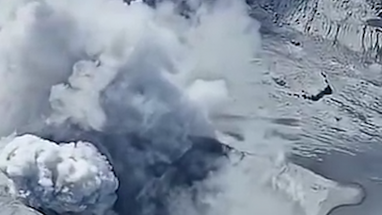 impactante video: las cenizas de un volcan que limita con chile llegaron a zonas pobladas impactante video: las cenizas de un volcan que limita con chile llegaron a zonas pobladas